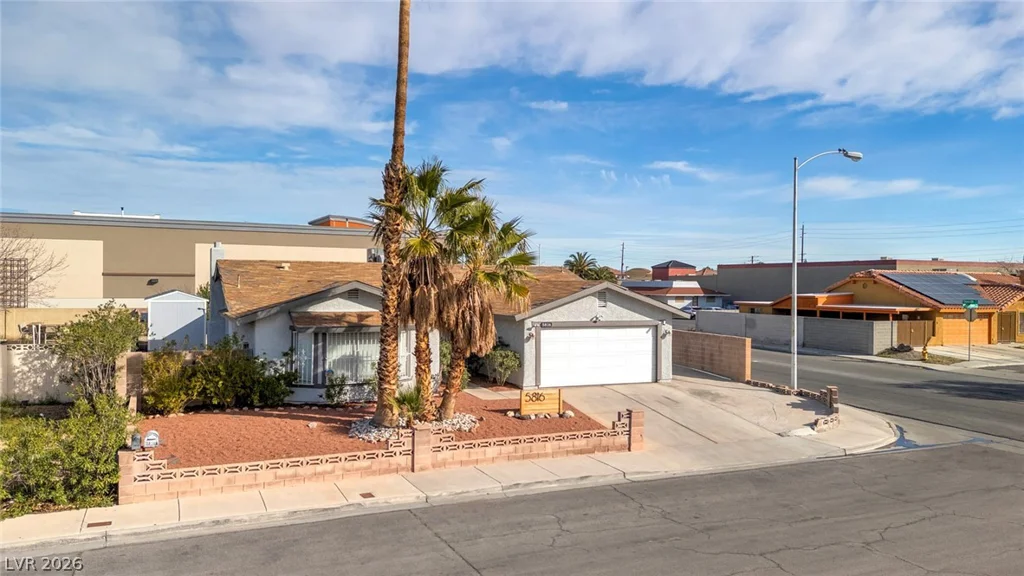 5816 Cherokee, Las Vegas, NV 89103