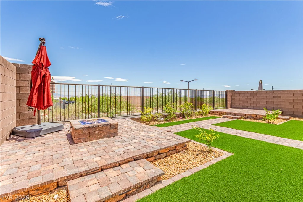 298 Nine Mile Creek, Las Vegas, NV 89138