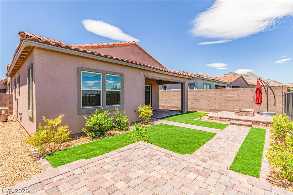 298 Nine Mile Creek, Las Vegas, NV 89138