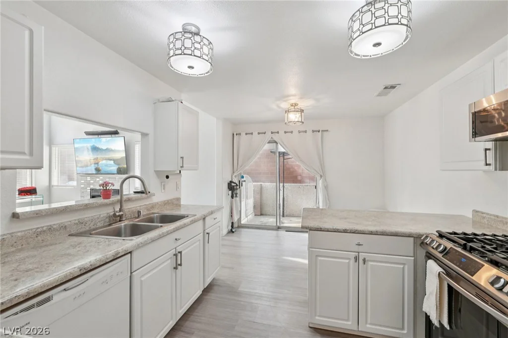 6964 Coral Rock, Las Vegas, NV 89108