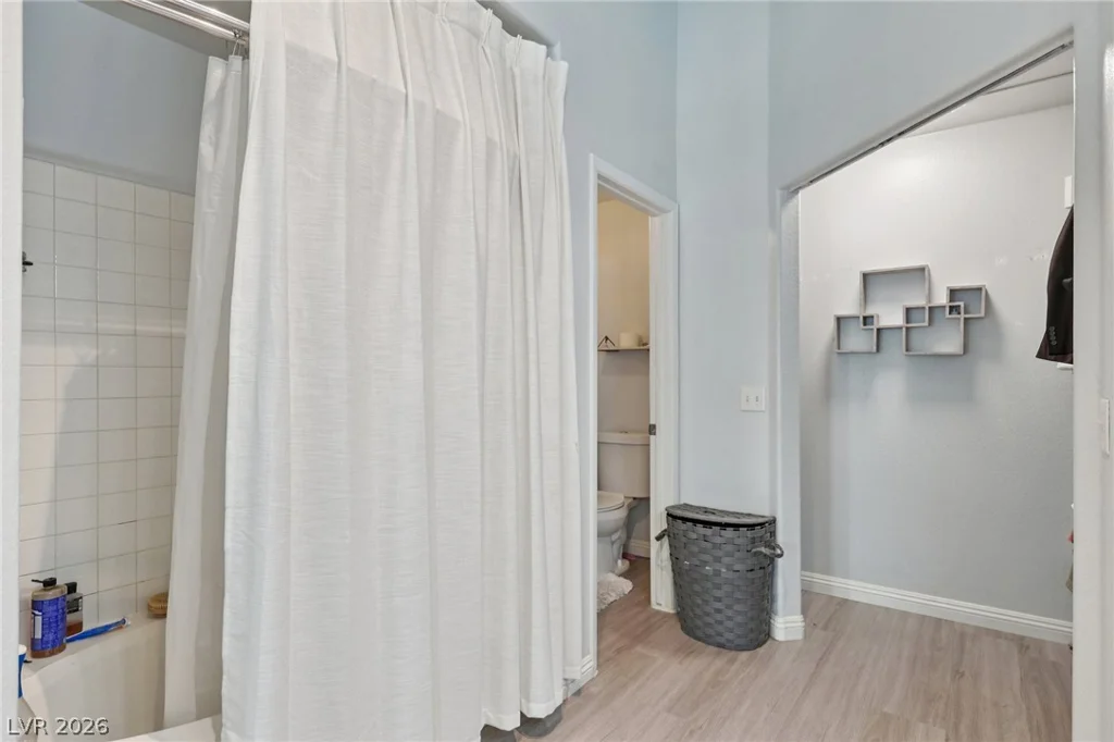 6964 Coral Rock, Las Vegas, NV 89108