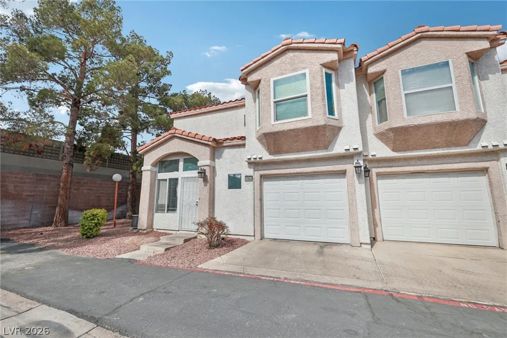 6964 Coral Rock, Las Vegas, NV 89108