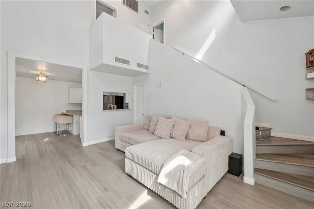 6964 Coral Rock, Las Vegas, NV 89108