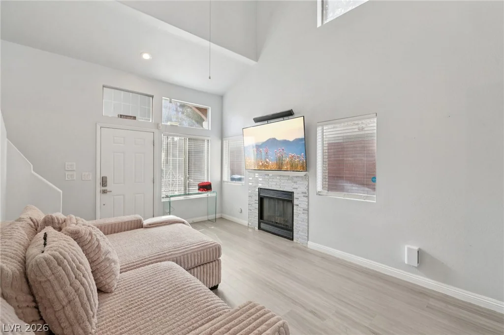 6964 Coral Rock, Las Vegas, NV 89108