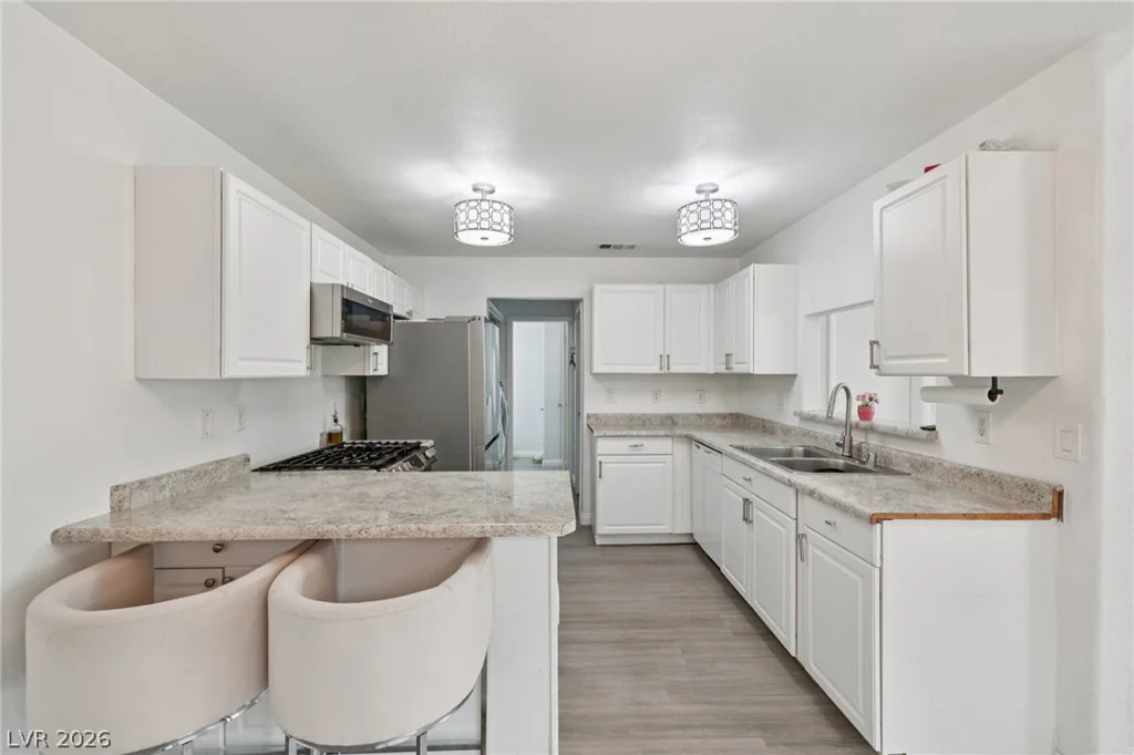 6964 Coral Rock, Las Vegas, NV 89108