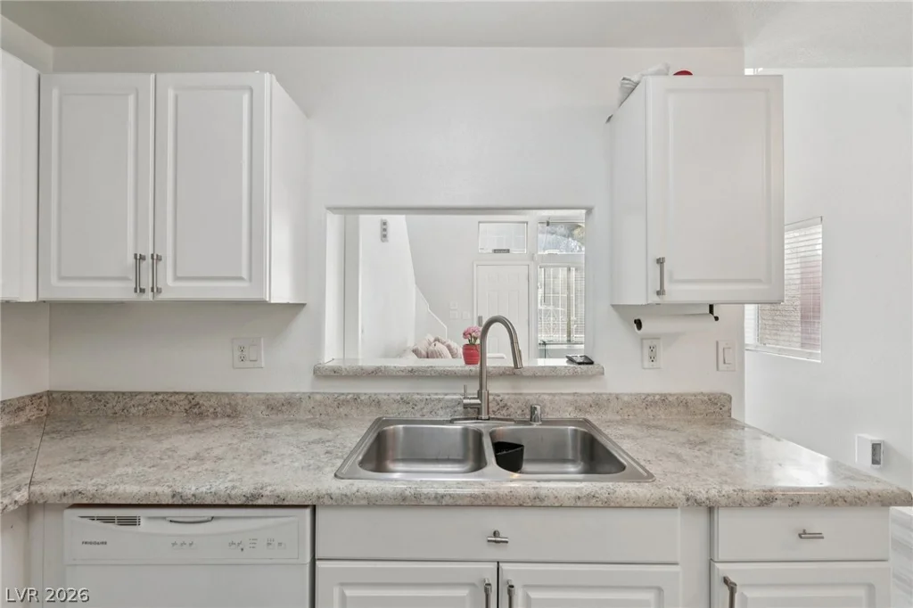 6964 Coral Rock, Las Vegas, NV 89108