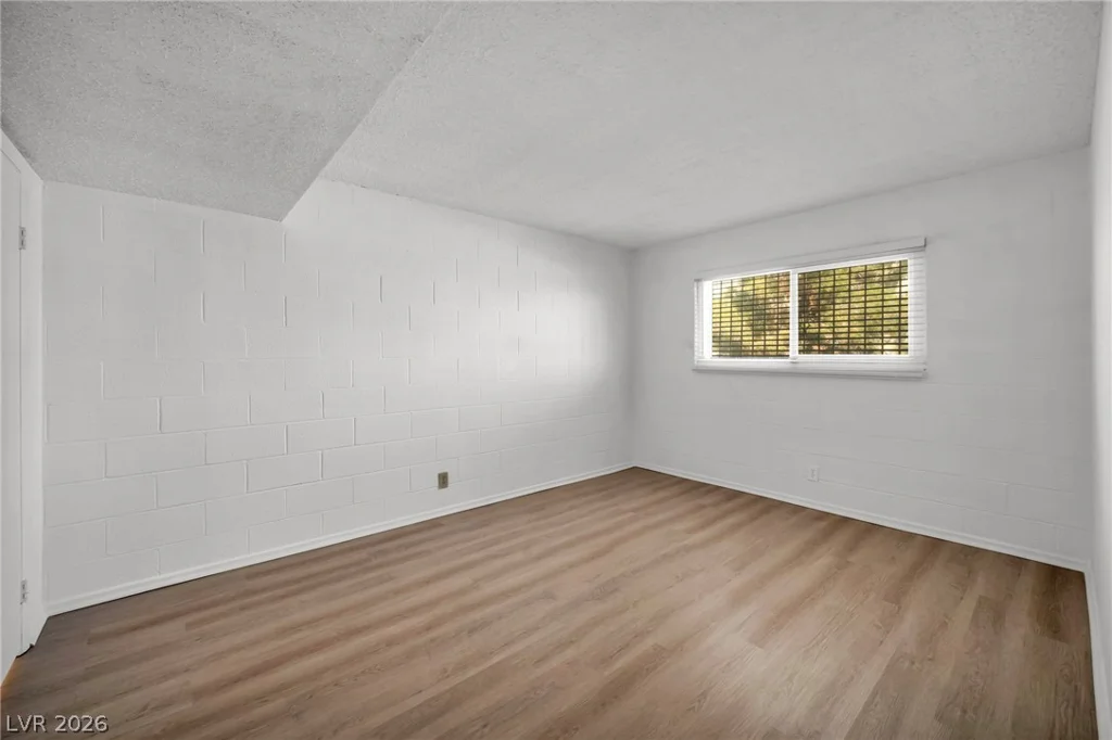 605 Royal Crest, Las Vegas, NV 89169