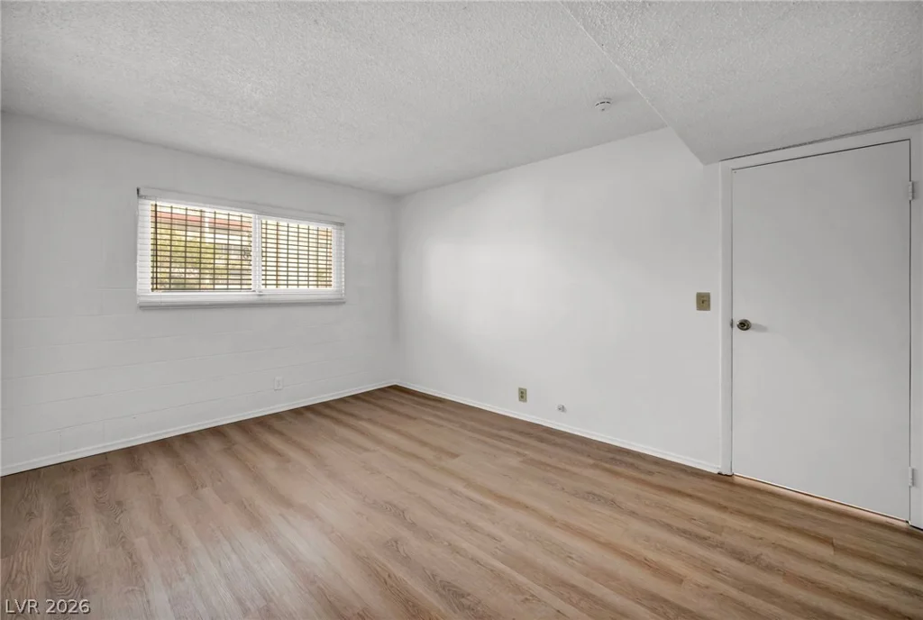 605 Royal Crest, Las Vegas, NV 89169
