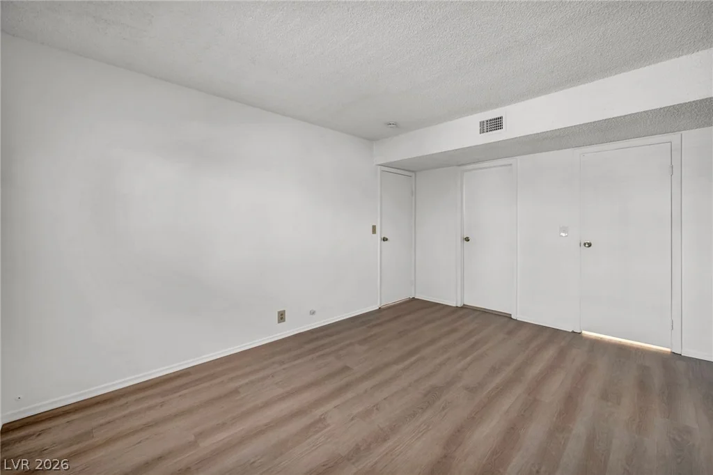 605 Royal Crest, Las Vegas, NV 89169