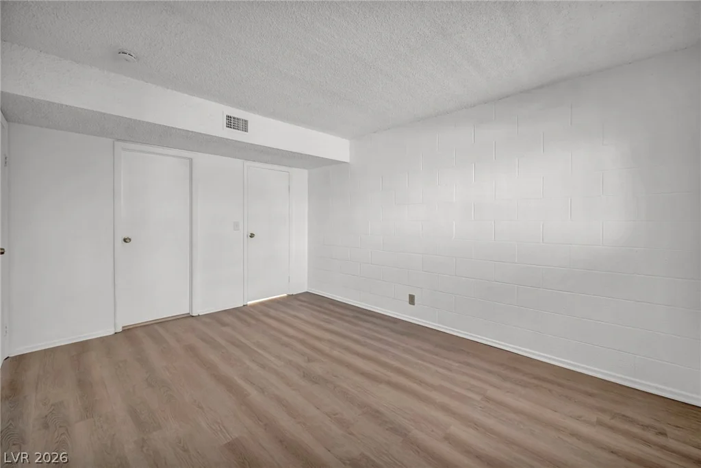 605 Royal Crest, Las Vegas, NV 89169