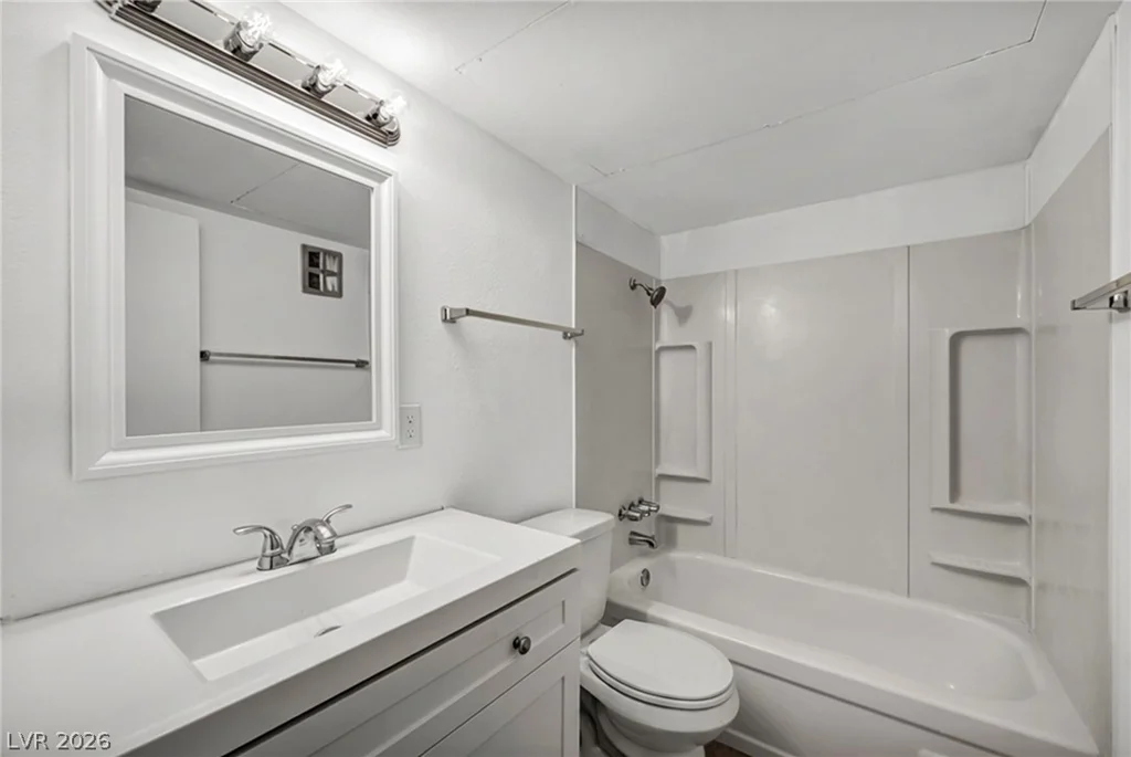 605 Royal Crest, Las Vegas, NV 89169