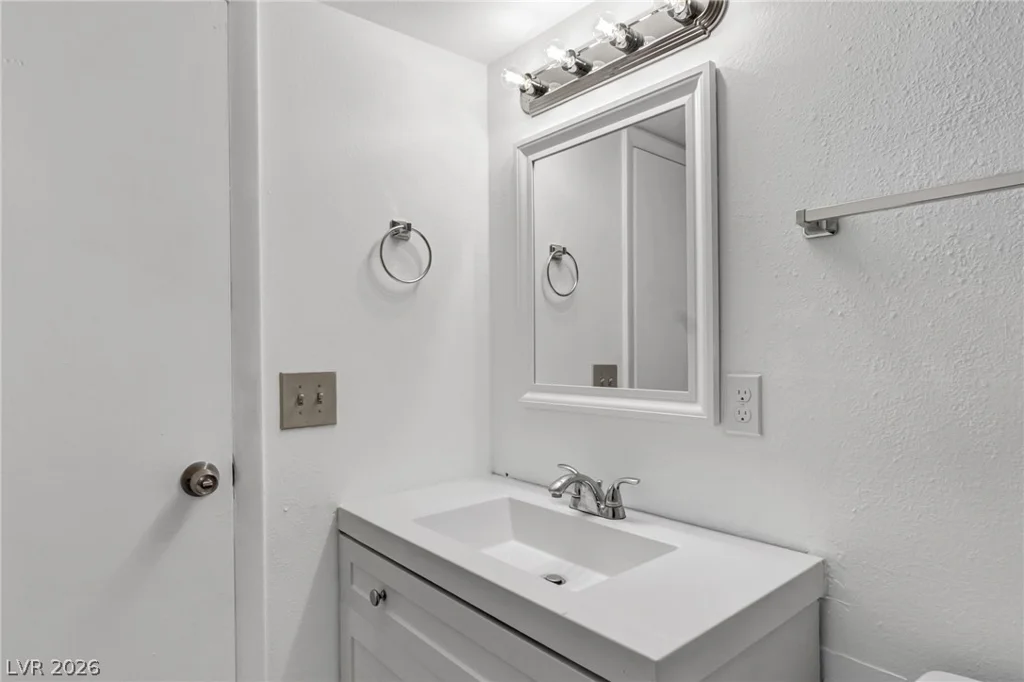 605 Royal Crest, Las Vegas, NV 89169