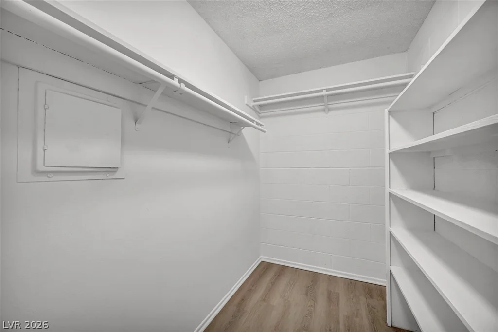 605 Royal Crest, Las Vegas, NV 89169