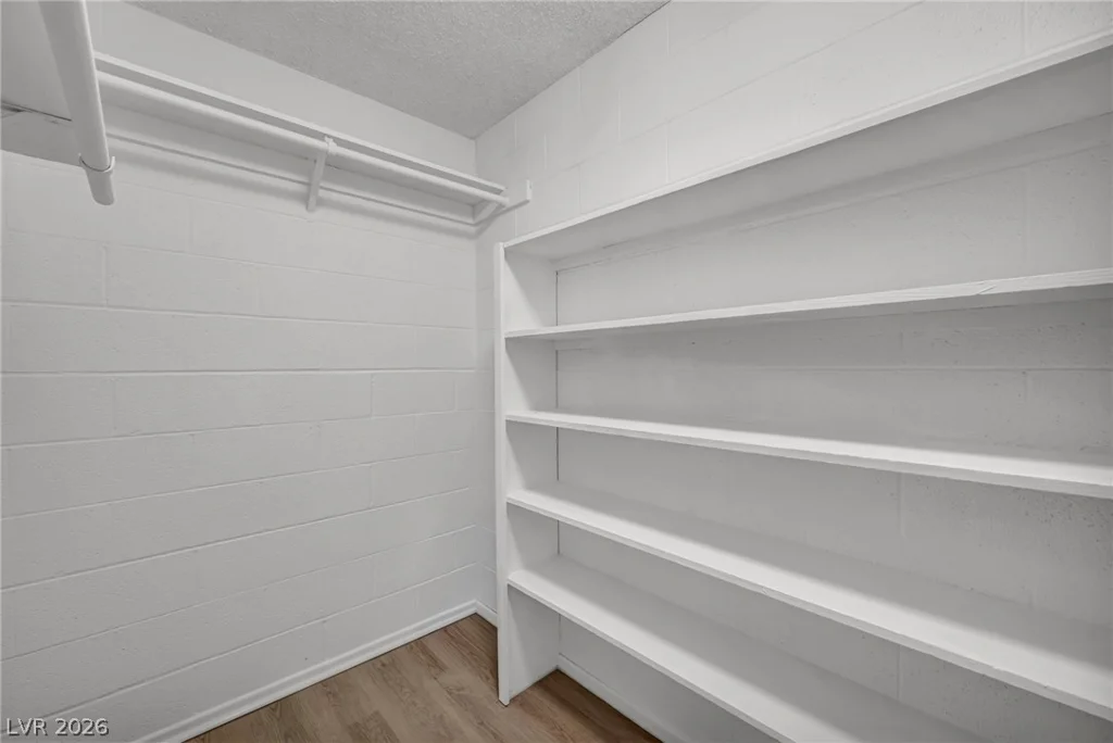605 Royal Crest, Las Vegas, NV 89169