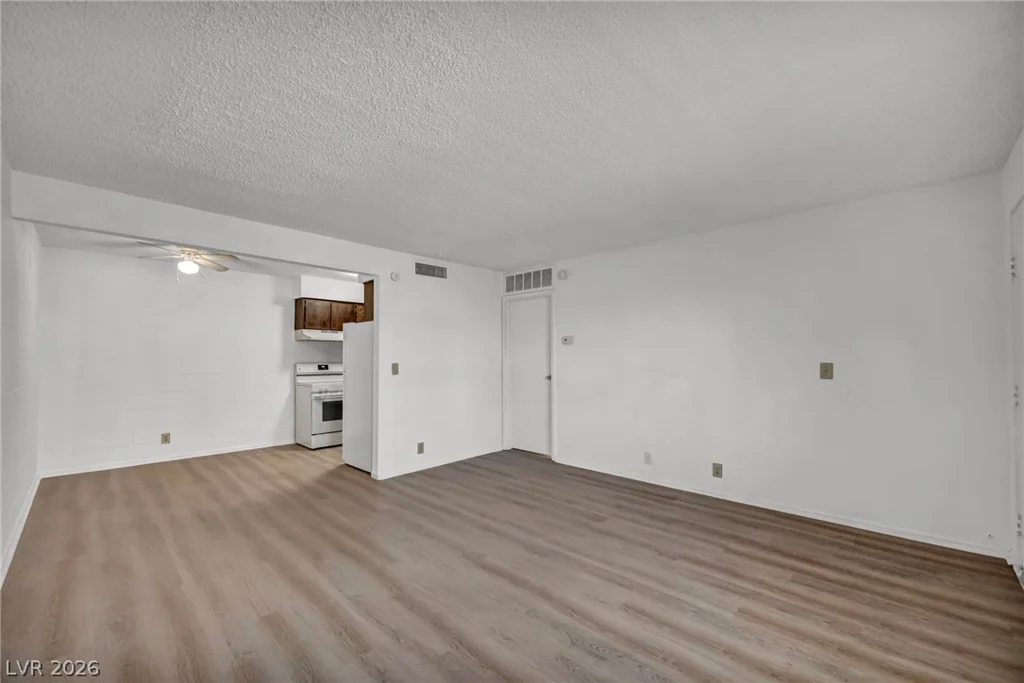 605 Royal Crest, Las Vegas, NV 89169