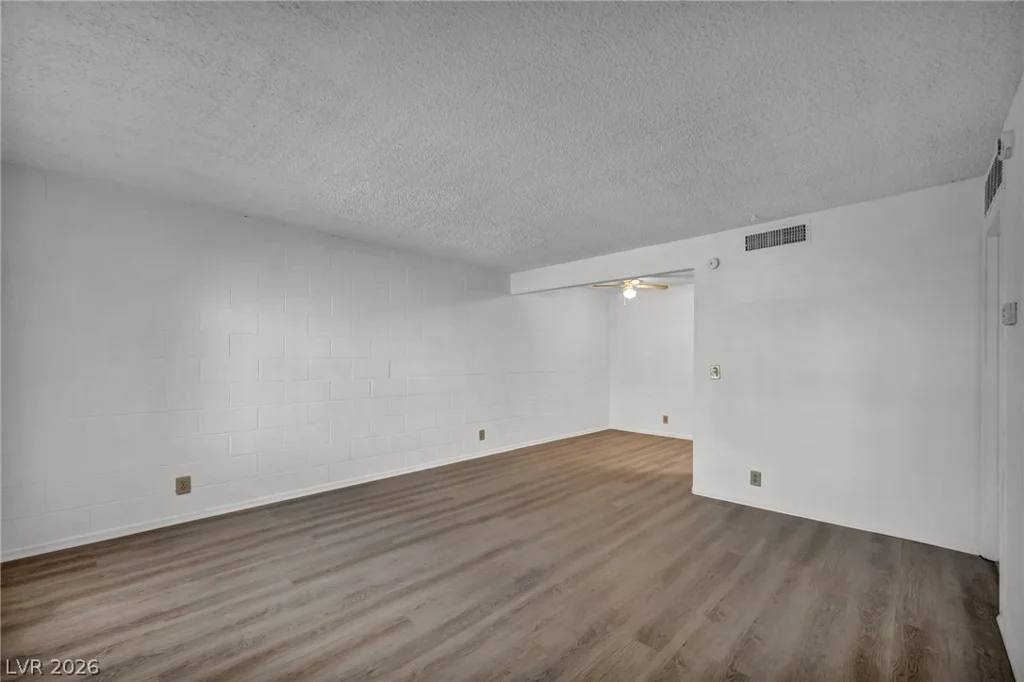 605 Royal Crest, Las Vegas, NV 89169