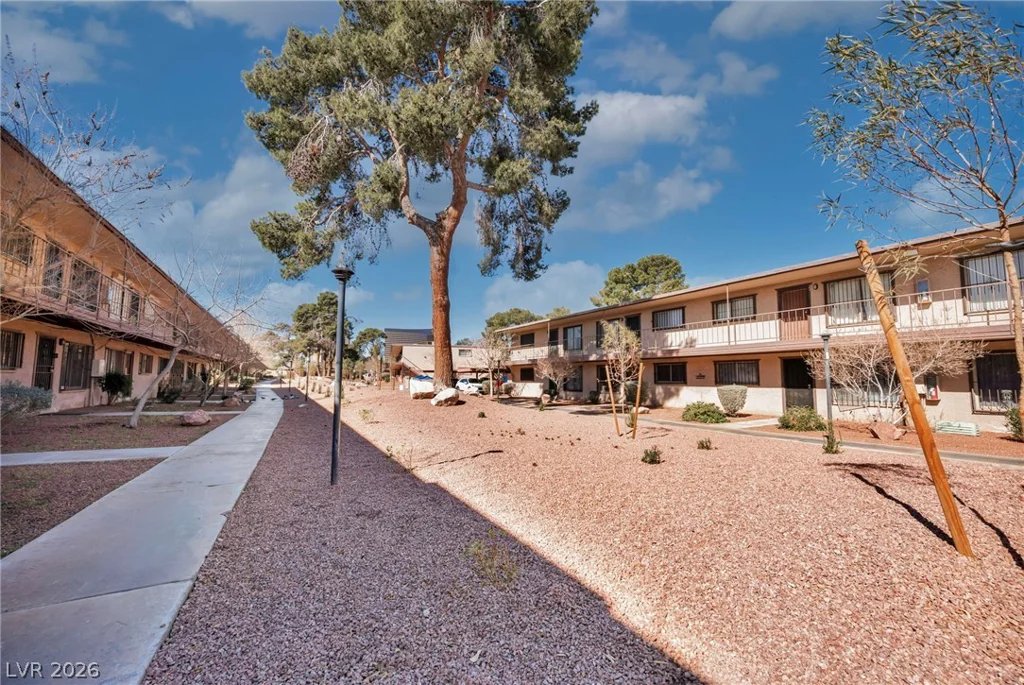 605 Royal Crest, Las Vegas, NV 89169