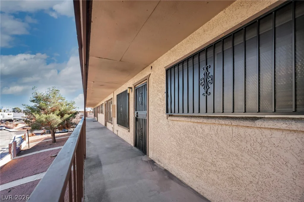605 Royal Crest, Las Vegas, NV 89169