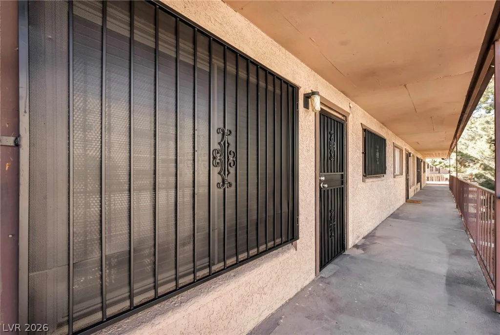 605 Royal Crest, Las Vegas, NV 89169