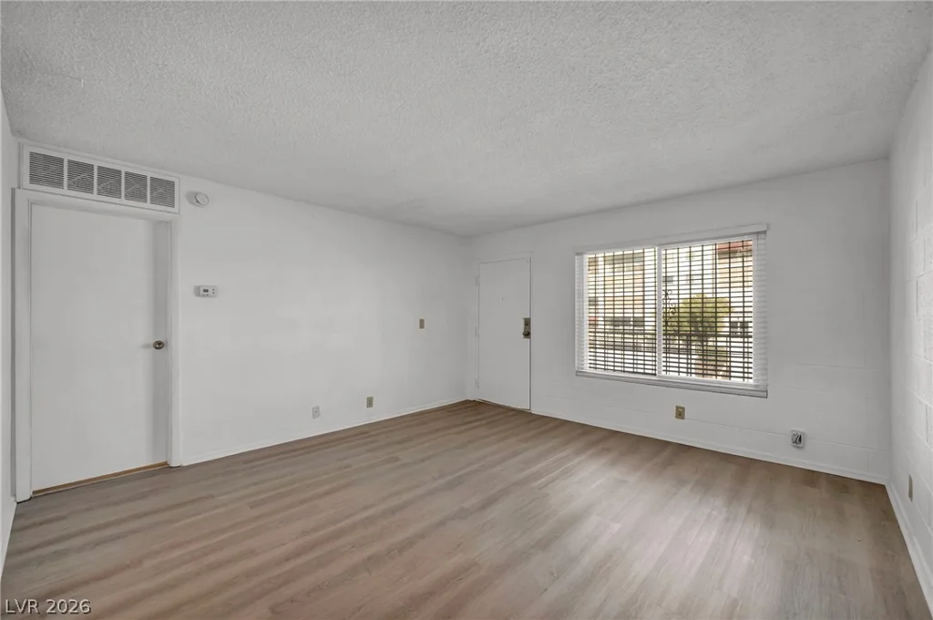 605 Royal Crest, Las Vegas, NV 89169