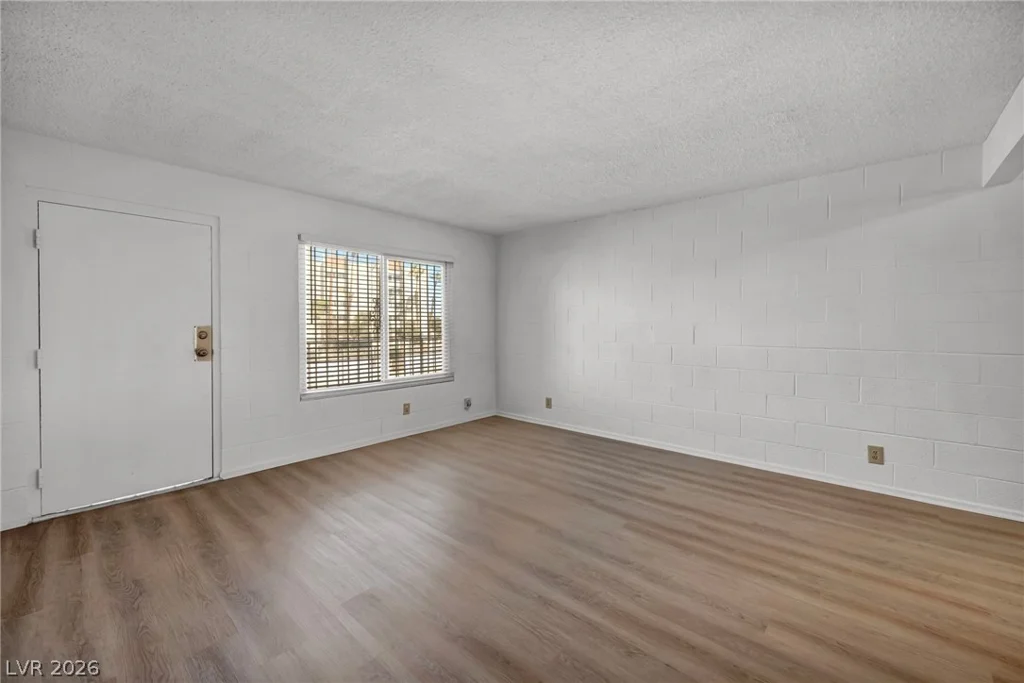 605 Royal Crest, Las Vegas, NV 89169