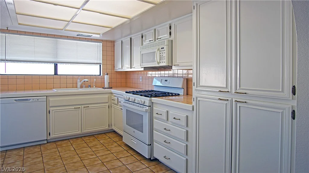 2210 Reno, Las Vegas, NV 89119