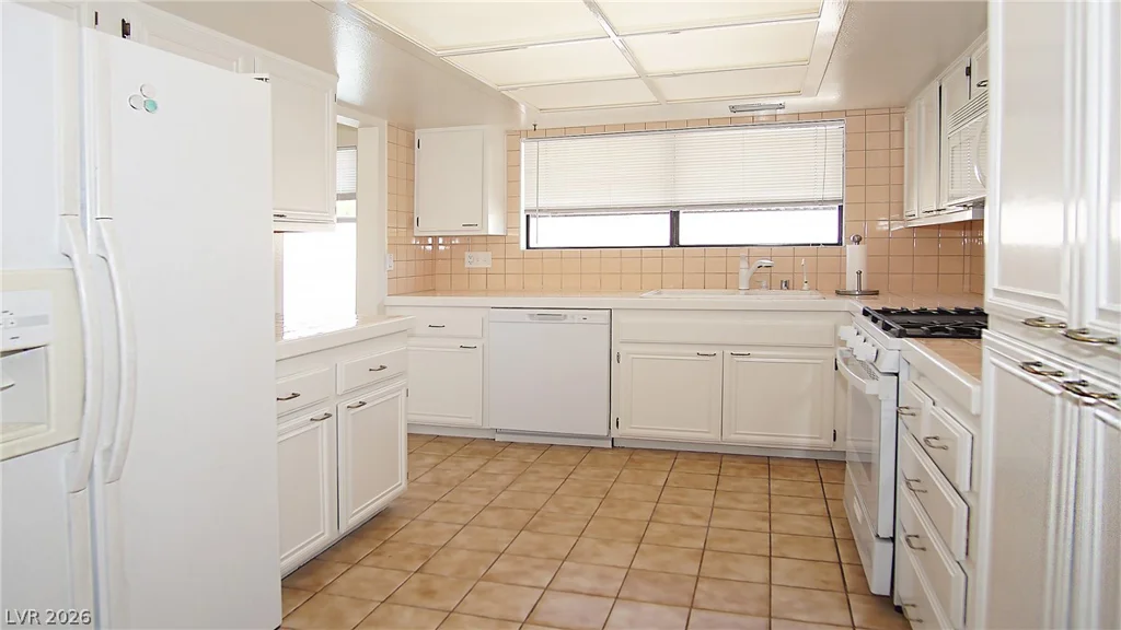 2210 Reno, Las Vegas, NV 89119