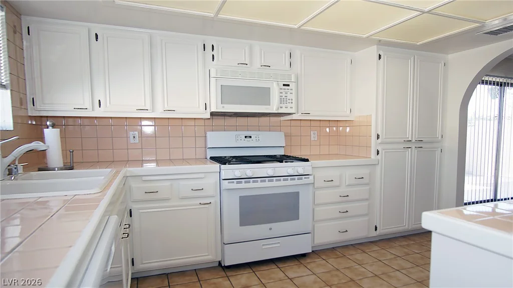 2210 Reno, Las Vegas, NV 89119