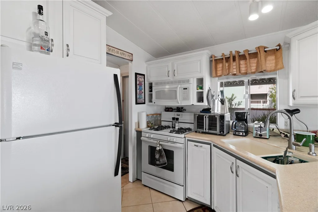 1655 Granada, Laughlin, NV 89029