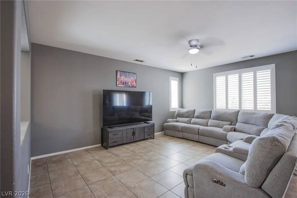 10633 Mount Blackburn, Las Vegas, NV 89166