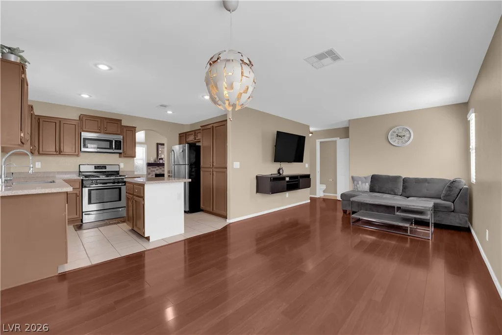 9127 Lava Bluff, Las Vegas, NV 89123