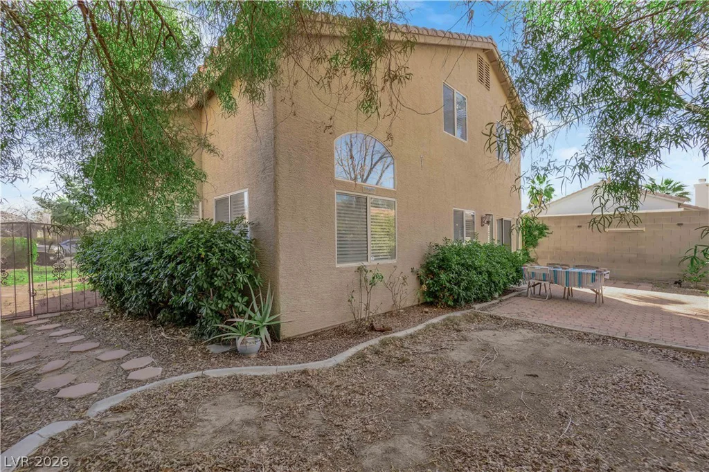 9127 Lava Bluff, Las Vegas, NV 89123