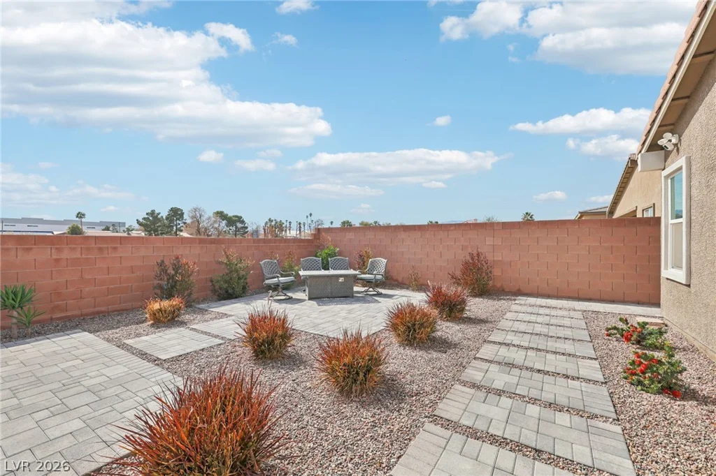 6261 Lamont Hills, Las Vegas, NV 89139
