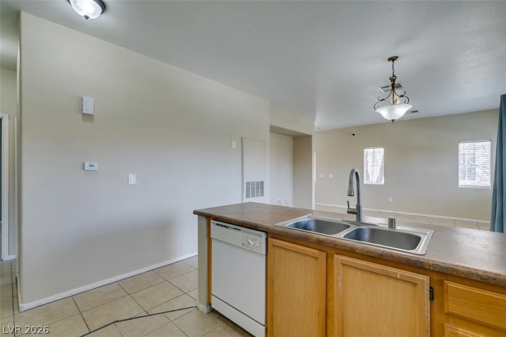 3812 Ormond Beach, Las Vegas, NV 89129