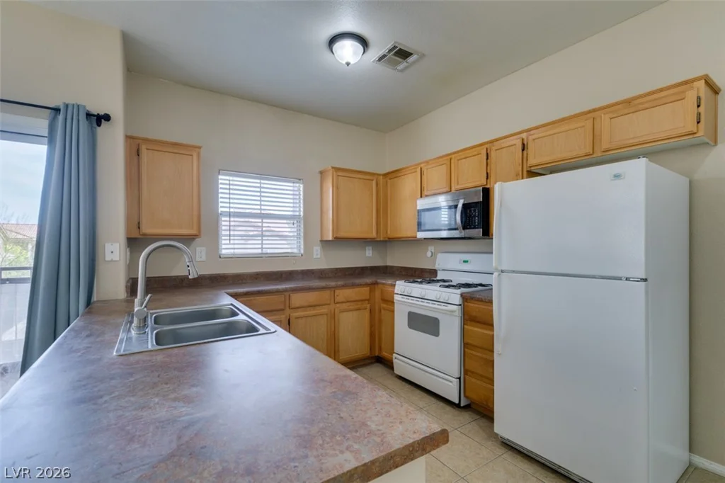 3812 Ormond Beach, Las Vegas, NV 89129
