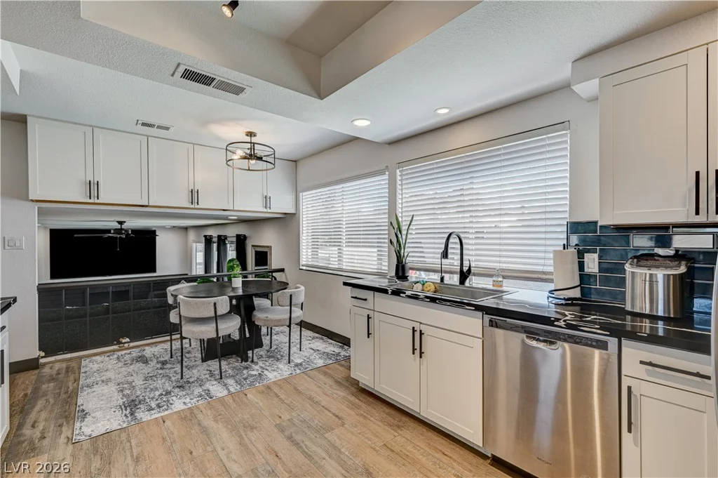 4372 Alderbrook, Las Vegas, NV 89103
