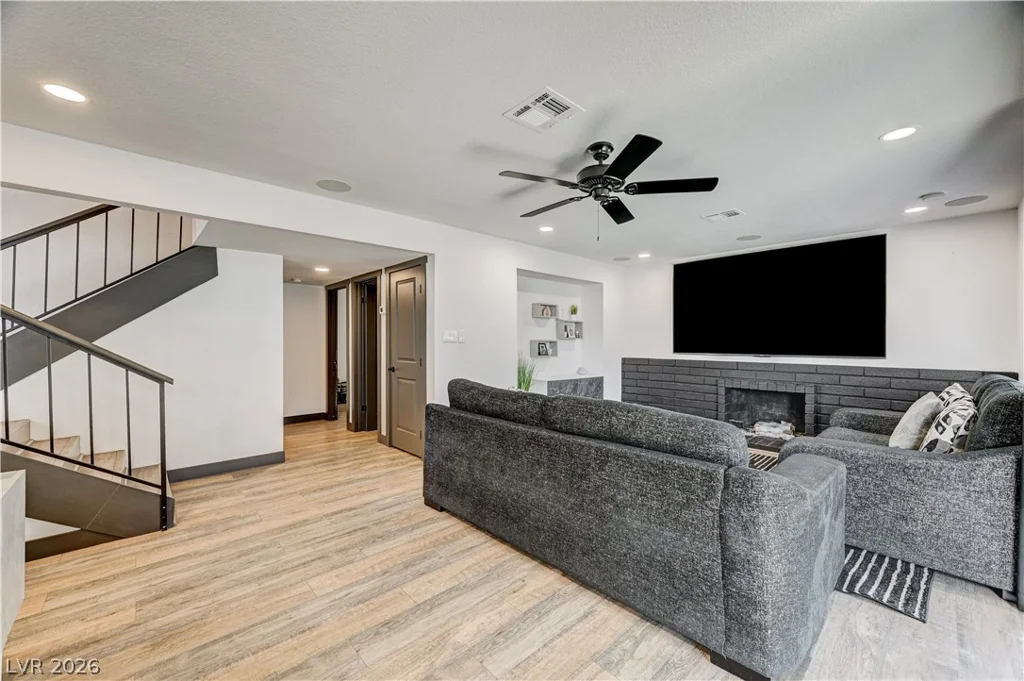 4372 Alderbrook, Las Vegas, NV 89103