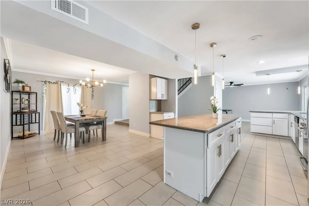 5242 Jane, Las Vegas, NV 89119