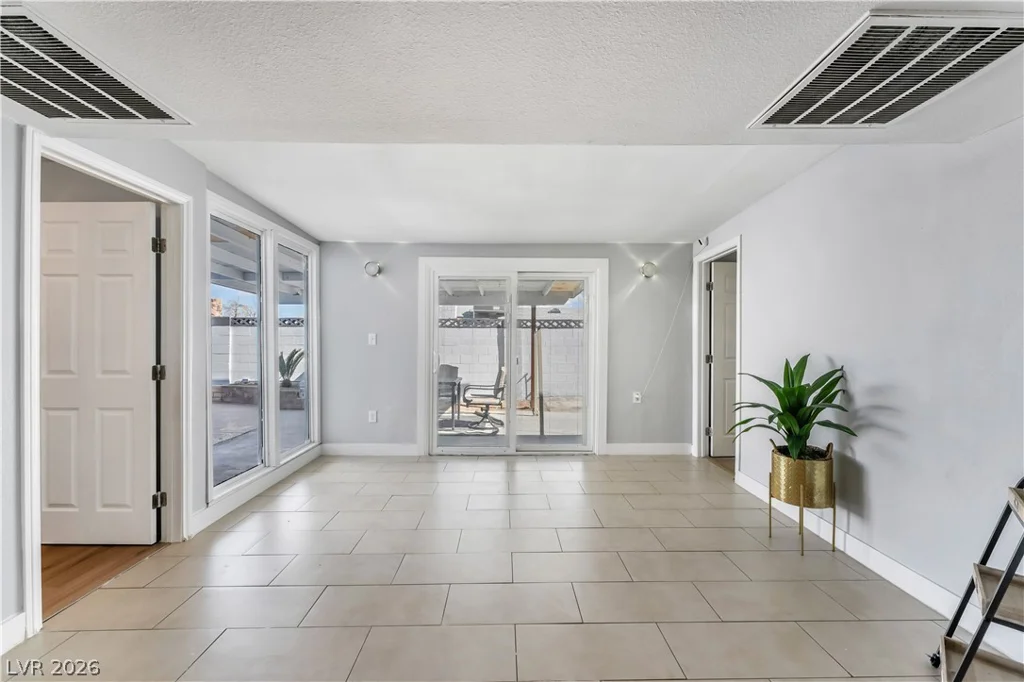 5242 Jane, Las Vegas, NV 89119