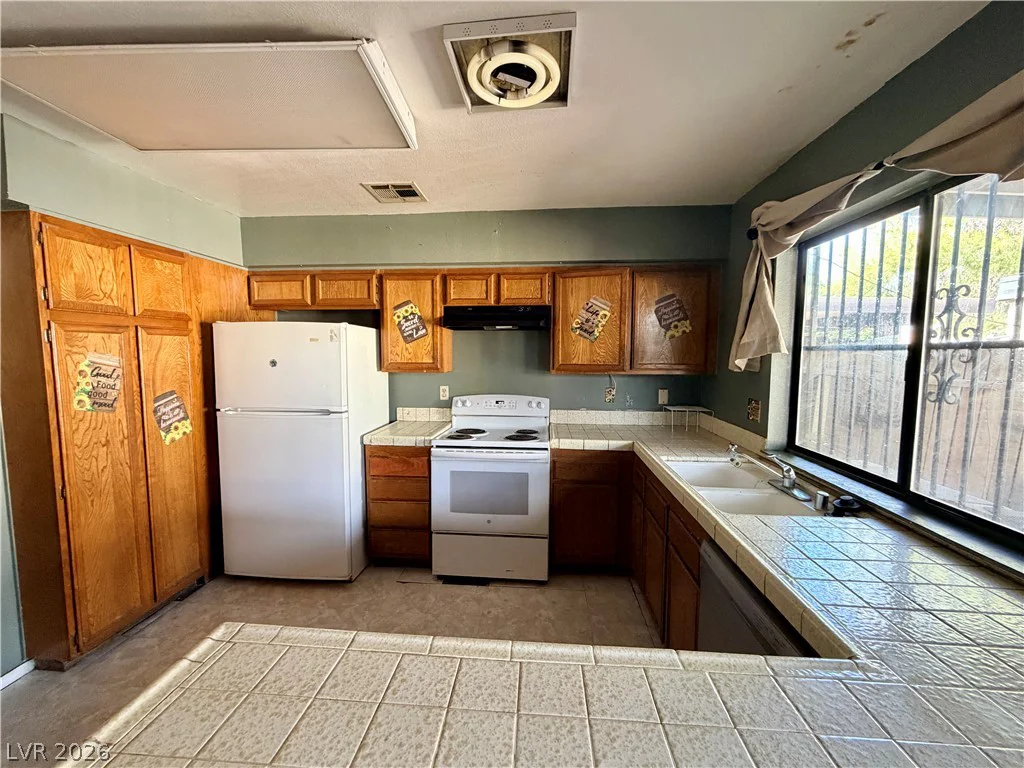 4563 Kenmare, Las Vegas, NV 89121
