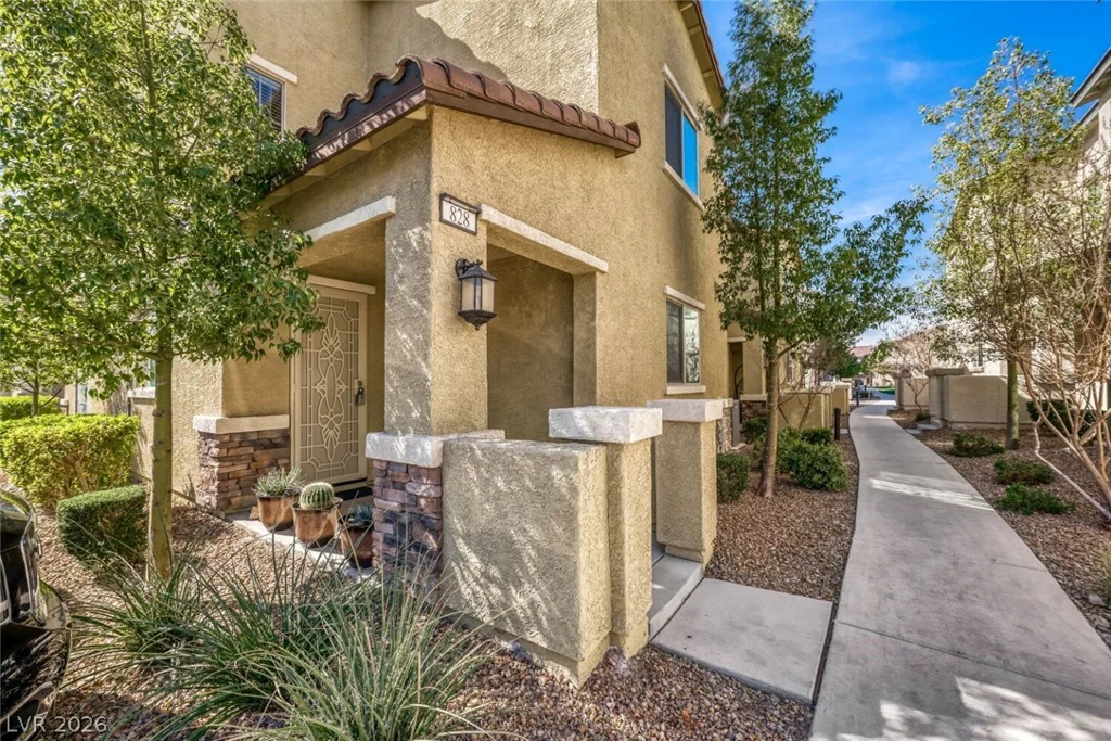 828 Grand Country, North Las Vegas, NV 89086