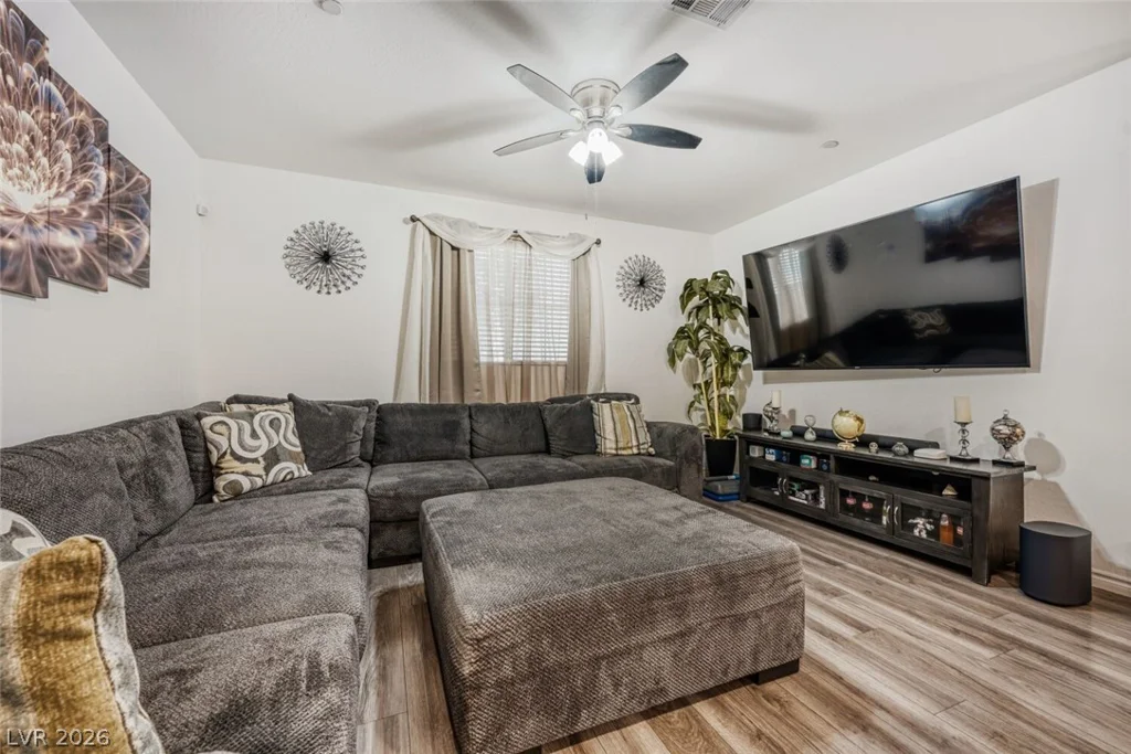 828 Grand Country, North Las Vegas, NV 89086