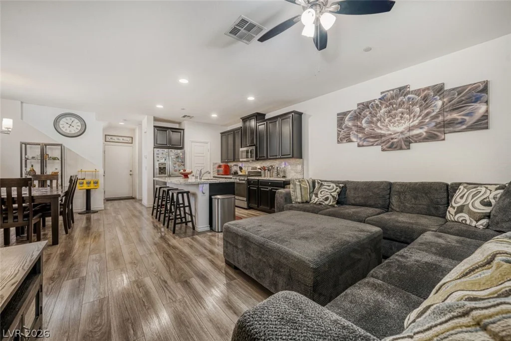 828 Grand Country, North Las Vegas, NV 89086