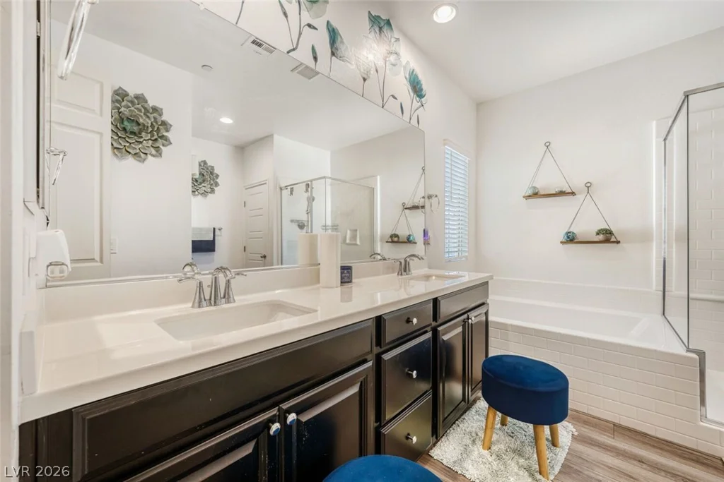 828 Grand Country, North Las Vegas, NV 89086
