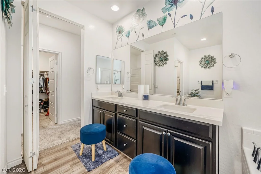 828 Grand Country, North Las Vegas, NV 89086