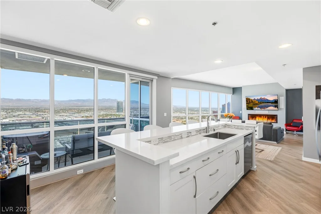 4575 Dean Martin, Las Vegas, NV 89103