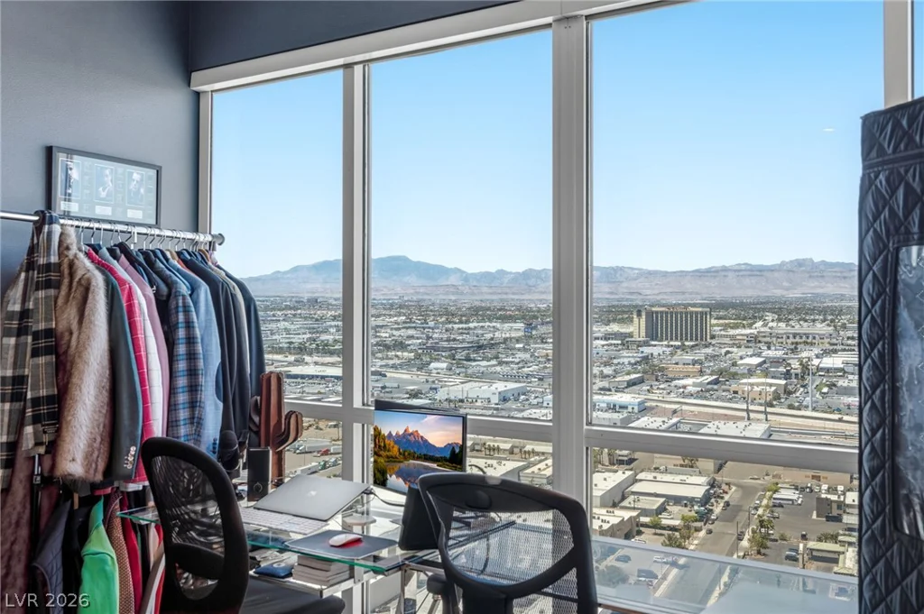 4575 Dean Martin, Las Vegas, NV 89103
