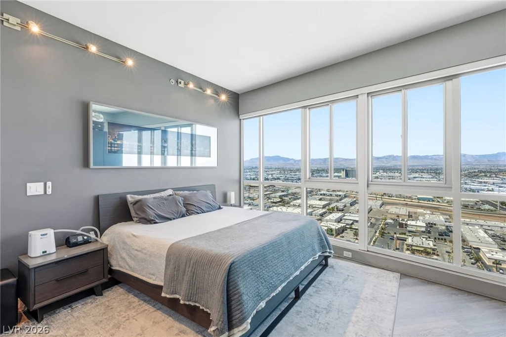 4575 Dean Martin, Las Vegas, NV 89103