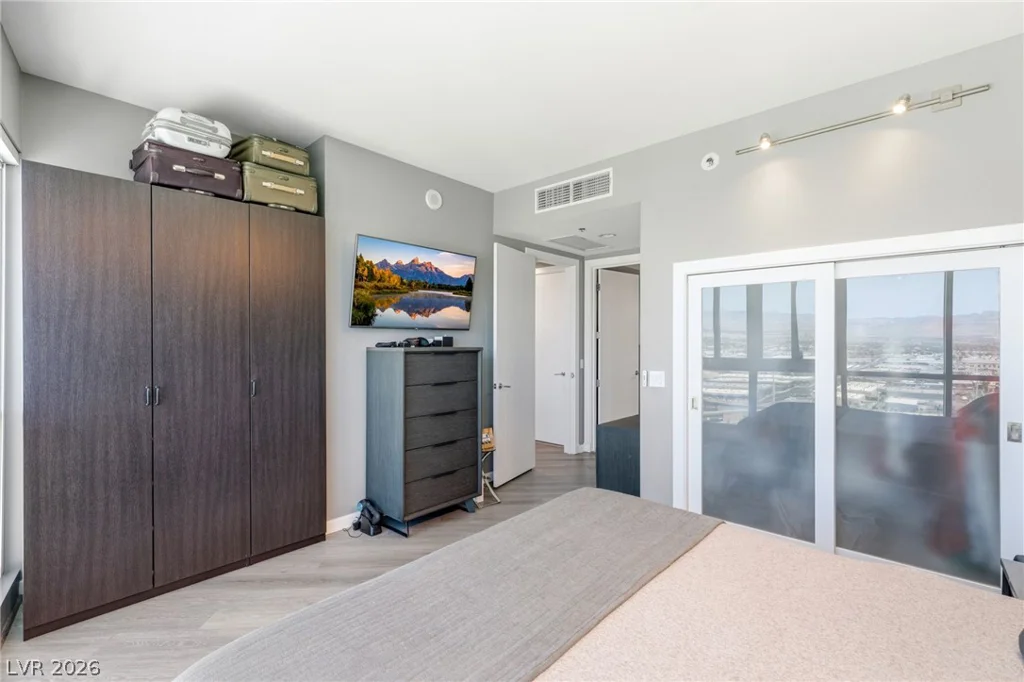 4575 Dean Martin, Las Vegas, NV 89103