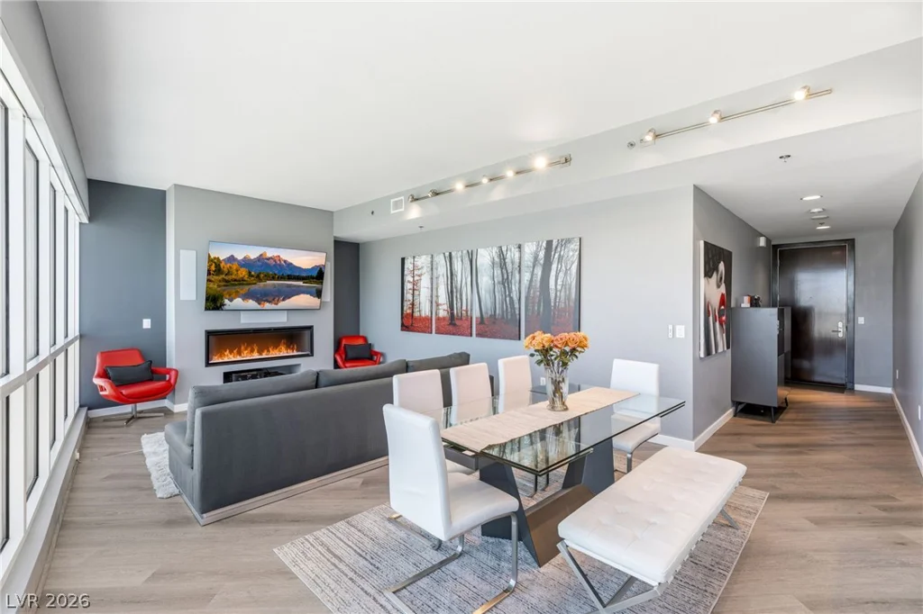 4575 Dean Martin, Las Vegas, NV 89103
